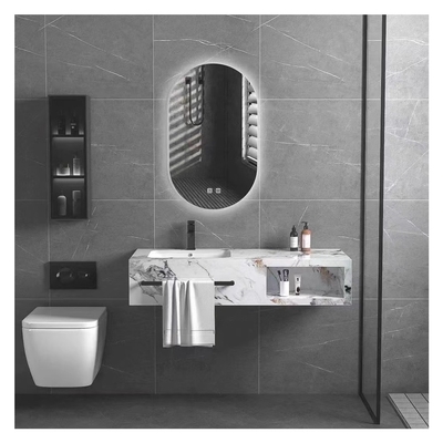Estante de toallas de baño de estilo moderno montado en la pared para organizar espacios pequeños